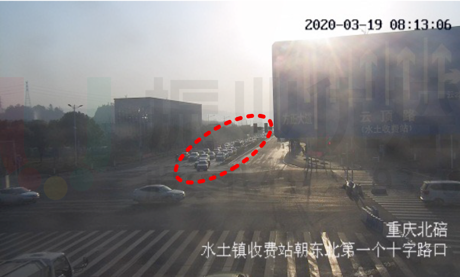 图5 云汉大道-泰和路口东进口车辆排队（优化前）