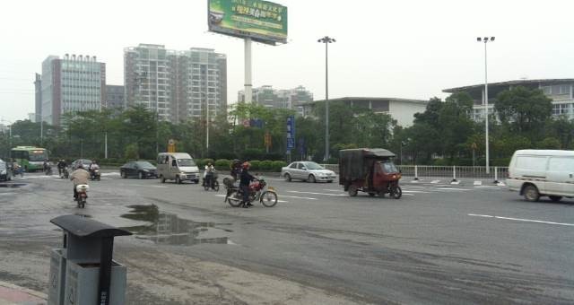 图2 交叉口路况