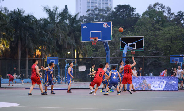 图1 霹雳篮球大赛现场