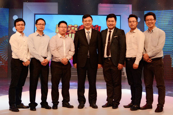 图3 薛书记与我司董事会成员合影