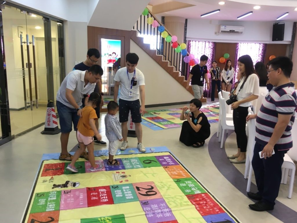 图3 交通安全知识飞行棋