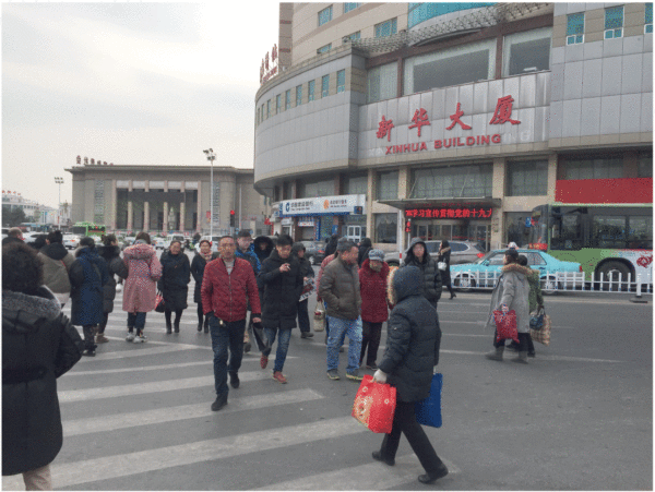 图6 标线渠化岛施画不规范