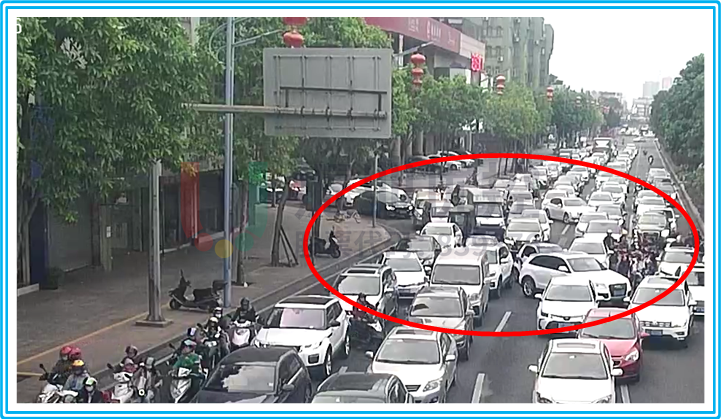 图9 紫荆东路车辆横跨造成混乱现象