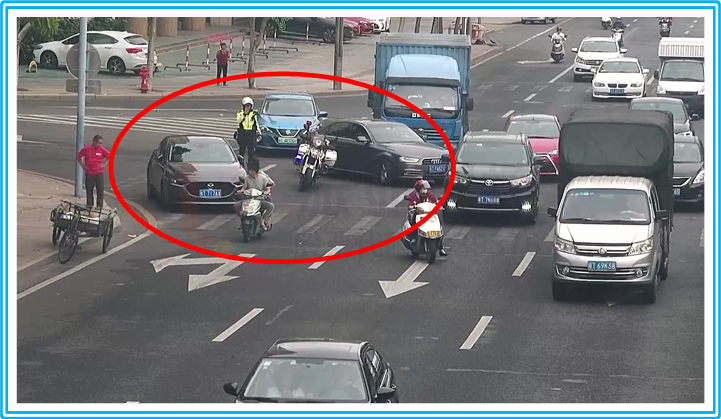 图12 紫荆东路车辆横跨引发事故