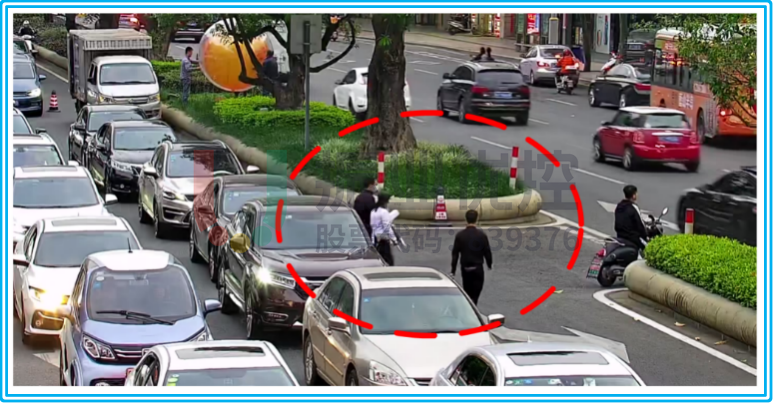 图6 掉头口行人乱行现象