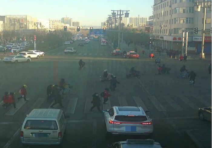 图11 早高峰消防岗-医卫岗路段优化前后对比